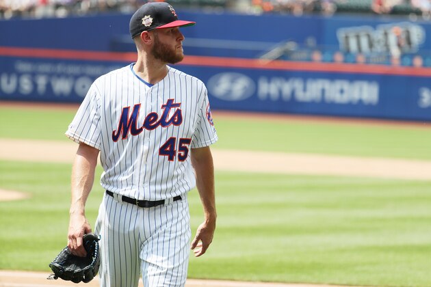 NEW YORK, NEW YORK - JULY 07:  Zack Wheeler #45 of the New York Mets is taken out of the game in the sixth inning by Manager Mickey Callaway #36 during their game against the Philadelphia Phillies at Citi Field on July 07, 2019 in New York City. (Photo by Al Bello/Getty Images)