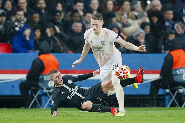 PSG midfielder Marco Verratti, left, screams after a contact with ManU midfielder Scott McTominay during the Champions League round of 16, second leg soccer match between Paris Saint Germain and Manchester United at the Parc des Princes stadium in Paris, France, Wednesday, March. 6, 2019. (AP Photo/Francois Mori)