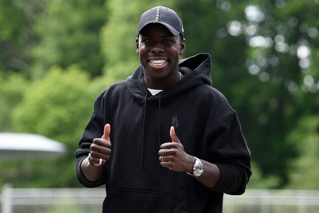 France's defender Kurt Zouma gestures as he arrives at the French national football team training base in Clairefontaine-en-Yvelines on May 29, 2019 as part of the team's preparation for the UEFA Euro 2020 qualifying Group H matches against Turkey and Andorra. (Photo by FRANCK FIFE / AFP)        (Photo credit should read FRANCK FIFE/AFP/Getty Images)