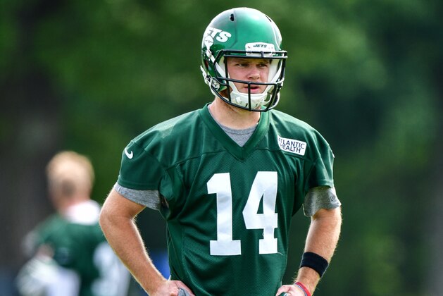 FLORHAM PARK, NJ - JUNE 05: Sam Darnold #14 of the New York Jets during day two of mandatory minicamp at the Atlantic Health Jets Training Center on June 5, 2019 in Florham Park, New Jersey. (Photo by Mark Brown/Getty Images)