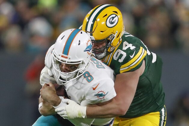 Green Bay Packers' Dean Lowry sacks Miami Dolphins' Brock Osweiler during the second half of an NFL football game Sunday, Nov. 11, 2018, in Green Bay, Wis. (AP Photo/Matt Ludtke)