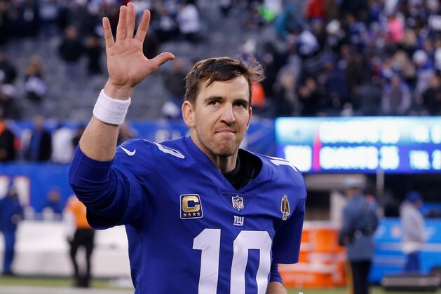 EAST RUTHERFORD, NJ - DECEMBER 30:  (NEW YORK DAILIES OUT)   Eli Manning #10 of the New York Giants in action against the Dallas Cowboys on December 30, 2018 at MetLife Stadium in East Rutherford, New Jersey. The Cowboys defeated the Giants 36-35.  (Photo by Jim McIsaac/Getty Images)