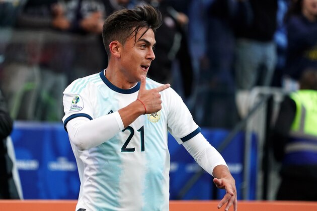 SAO PAULO, BRAZIL - JULY 06: Paulo Dybala of Argentina celebrates after scoring the second goal of his team 2-0 during the Copa America Brazil 2019 Third Place match between Argentina and Chile at Arena Corinthians on July 06, 2019 in Sao Paulo, Brazil. (Photo by Koji Watanabe/Getty Images)