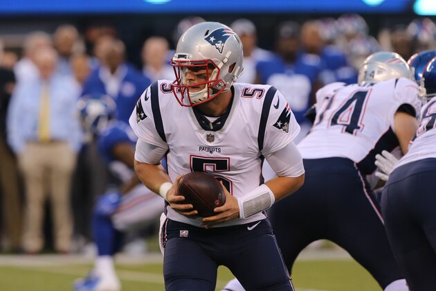 EAST RUTHERFORD, NJ - AUGUST 30: Danny Etling #5 of the New England Patriots in action against the New York Giants during a pre-season NFL game at MetLife Stadium on August 30, 2018 in East Rutherford, New Jersey. (Photo by Al Pereira/Getty Images)