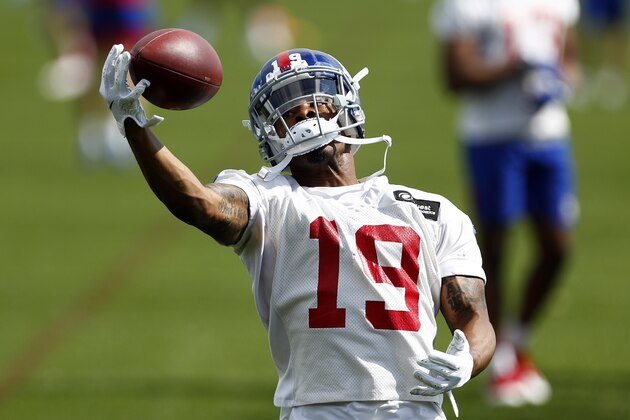 New York Giants wide receiver Corey Coleman (19) makes a catch during an NFL football practice Monday, May 20, 2019, in East Rutherford, N.J. (AP Photo/Adam Hunger)