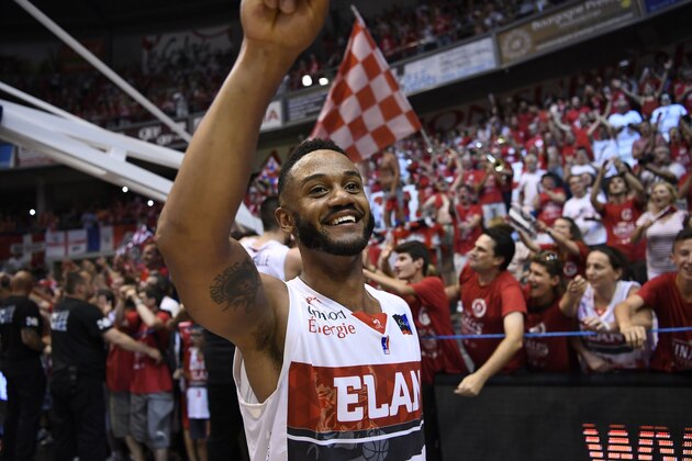Chalon's US John Roberson celebrates at the end of the Pro A basketball game 5 of the final match between Chalon (ELC) and Strasbourg (SIG) on June 23, 2016 in Chalon-sur-Saône, eastern France.  / AFP PHOTO / PHILIPPE DESMAZES        (Photo credit should read PHILIPPE DESMAZES/AFP/Getty Images)