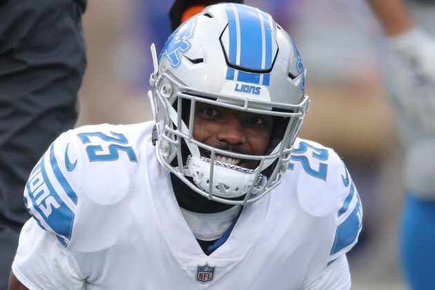BUFFALO, NY - DECEMBER 16: Theo Riddick #25 of the Detroit Lions warms up before the start of NFL game action against the Buffalo Bills at New Era Field on December 16, 2018 in Buffalo, New York. (Photo by Tom Szczerbowski/Getty Images)