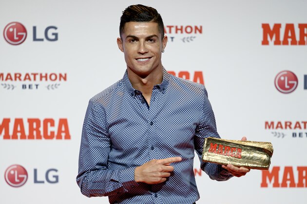 MADRID, SPAIN - JULY 29: Cristiano Ronaldo receives 'Marca Leyenda' award on July 29, 2019 in Madrid, Spain. (Photo by Samuel de Roman/Getty Images)