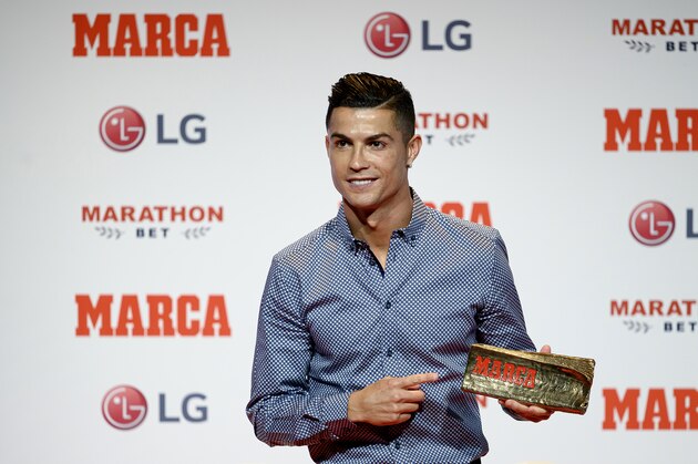 MADRID, SPAIN - JULY 29: Cristiano Ronaldo receives 'Marca Leyenda' award on July 29, 2019 in Madrid, Spain. (Photo by Samuel de Roman/Getty Images)