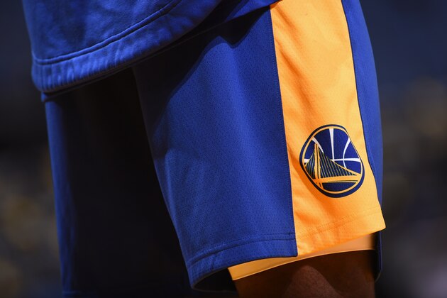 OAKLAND, CA - NOVEMBER 6:  The logo of the Golden State Warriors is seen before the game against the Miami Heat on November 6, 2017 at ORACLE Arena in Oakland, California. NOTE TO USER: User expressly acknowledges and agrees that, by downloading and or using this photograph, user is consenting to the terms and conditions of Getty Images License Agreement. Mandatory Copyright Notice: Copyright 2017 NBAE (Photo by Noah Graham/NBAE via Getty Images)