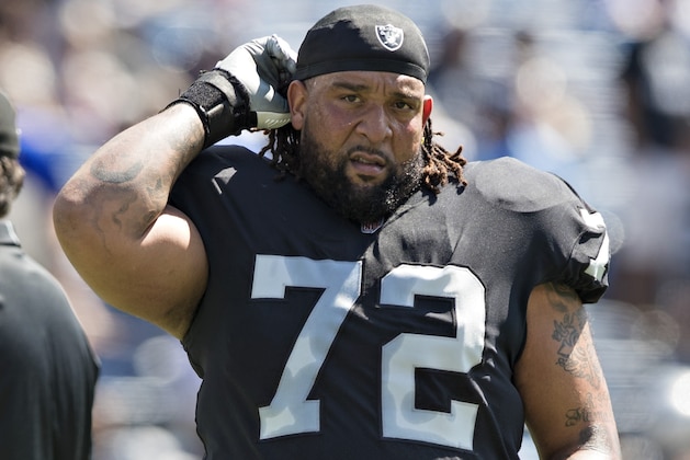 NASHVILLE, TN - SEPTEMBER 10:  Donald Penn #72 of the Oakland Raiders warming up before a game against the Tennessee Titans at Nissan Stadium on September 10, 2017 in Nashville, Tennessee.  The Raiders defeated the Titans 26-16.  (Photo by Wesley Hitt/Getty Images)