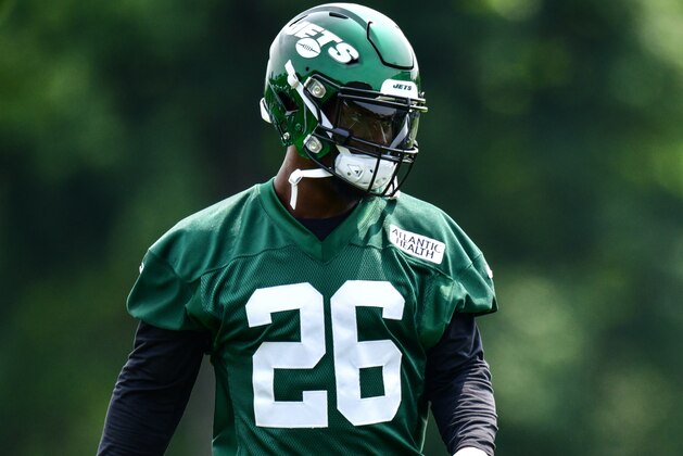 FLORHAM PARK, NJ - JUNE 05: LeVeon Bell #26 of the New York Jets during day two of mandatory minicamp at the Atlantic Health Jets Training Center on June 5, 2019 in Florham Park, New Jersey. (Photo by Mark Brown/Getty Images)