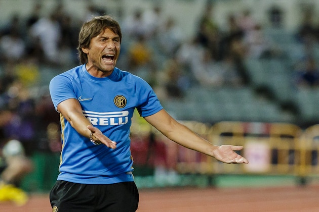 MACAU, MACAU - JULY 27: Team coach Antonio Conte of FC Internazionale gestures during the International Super Cup 2019 between Paris Saint-Germain and FC Internazionale at the Macau Taipa Olympic Sports Center on July 27, 2019 in Macau. (Photo by Chris Wong/Eurasia Sport Images/Getty Images)