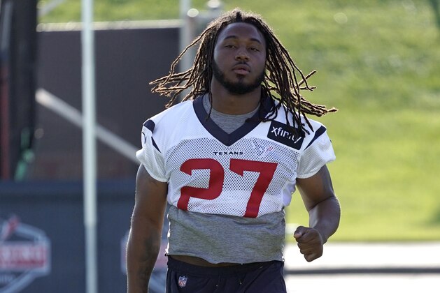 Houston Texans' D'Onta Foreman (27) makes his way to an NFL football training camp practice Thursday, July 25, 2019, in Houston. (AP Photo/David J. Phillip)