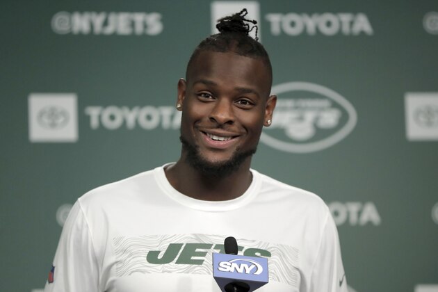 New York Jets running back Le'Veon Bell speaks to reporters at the team's NFL football training facility in Florham Park, N.J., Tuesday, June 4, 2019. (AP Photo/Julio Cortez)
