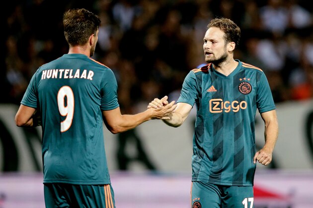 THESSALONIKI, GREECE - AUGUST 6: (L-R) Klaas Jan Huntelaar of Ajax, Daley Blind of Ajax celebrate 2-2 during the UEFA Champions League  match between PAOK Saloniki v Ajax at the Toumba Stadium on August 6, 2019 in Thessaloniki Greece (Photo by Erwin Spek/Soccrates/Getty Images)