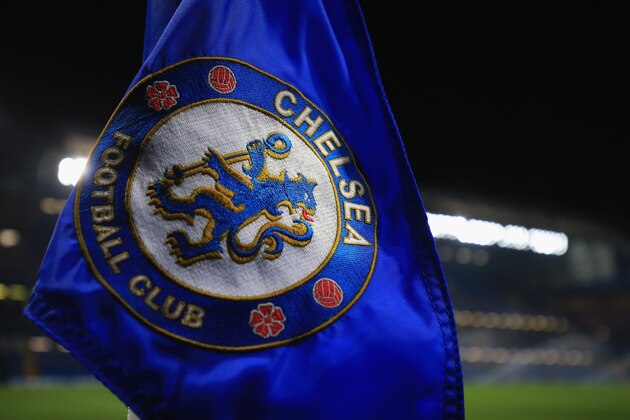LONDON, ENGLAND - JANUARY 24: Detailed view of a Chelsea badge on a corner flag prior to kick off during the Carabao Cup Semi-Final Second Leg match between Chelsea and Tottenham Hotspur at Stamford Bridge on January 24, 2019 in London, England. (Photo by Marc Atkins/Getty Images)