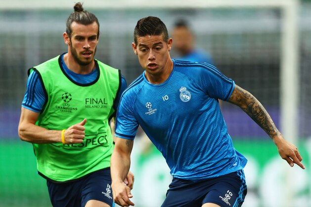 MILAN, ITALY - MAY 27:  Gareth Bale and James Rodriguez of Real Madrid battle for the ball during a Real Madrid training session on the eve of the UEFA Champions League Final against Atletico de Madrid at Stadio Giuseppe Meazza on May 27, 2016 in Milan, Italy.  (Photo by Clive Rose/Getty Images)