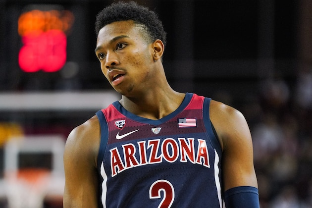 LOS ANGELES, CALIFORNIA - JANUARY 24: Brandon Williams #2 of the Arizona Wildcats looks on against the USC Trojans during a game at Galen Center on January 24, 2019 in Los Angeles, California. (Photo by Cassy Athena/Getty Images)