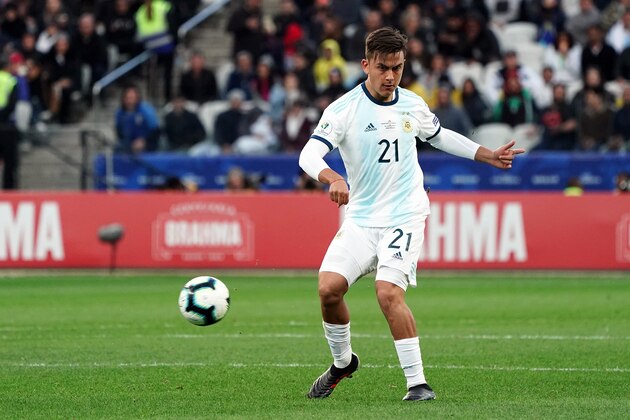 SAO PAULO, BRAZIL - JULY 06: Paulo Dybala of Argentina in action during the Copa America Brazil 2019 Third Place match between Argentina and Chile at Arena Corinthians on July 06, 2019 in Sao Paulo, Brazil. (Photo by Koji Watanabe/Getty Images)