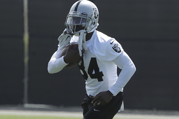 Oakland Raiders wide receiver Antonio Brown runs during an official team activity at the NFL football team's headquarters in Alameda, Calif., Tuesday, May 28, 2019. (AP Photo/Jeff Chiu)