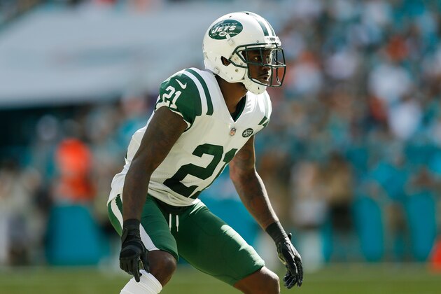 MIAMI, FL - NOVEMBER 04:  Morris Claiborne #21 of the New York Jets in action against the Miami Dolphins at Hard Rock Stadium on November 4, 2018 in Miami, Florida.  (Photo by Michael Reaves/Getty Images)