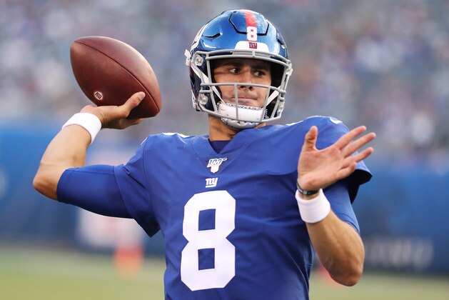 EAST RUTHERFORD, NEW JERSEY - AUGUST 08:  Daniel Jones #8 of the New York Giants throws a warmup pass before the game against the New York Jets during their Pre Season game at MetLife Stadium on August 08, 2019 in East Rutherford, New Jersey. (Photo by Al Bello/Getty Images)