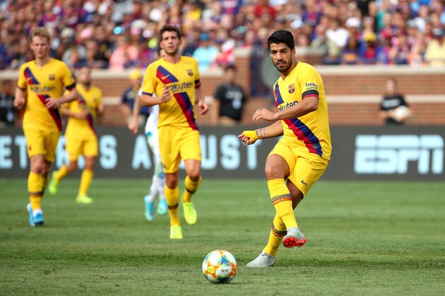 ANN ARBOR, MICHIGAN - AUGUST 10:  Luis Suarez #9 of FC Barcelona makes a pass against SSC Napoli during the 2019 International Champions Cup match at Michigan Stadium on August 10, 2019 in Ann Arbor, Michigan. (Photo by Gregory Shamus/International Champions Cup/Getty Images)