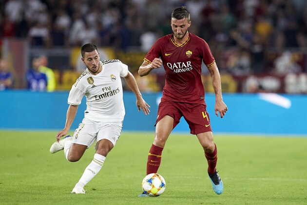 ROME, ITALY - AUGUST 11: Bryan Cristante of Roma competes for the ball with Eden Hazard of Real Madrid during the pre-season friendly match between AS Roma and Real Madrid at Stadio Olimpico on August 11, 2019 in Rome, Italy. (Photo by Quality Sport Images/Getty Images)