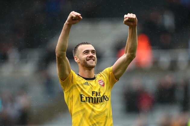 NEWCASTLE UPON TYNE, ENGLAND - AUGUST 11: Calum Chambers of Arsenal celebrates at full time during the Premier League match between Newcastle United and Arsenal FC at St. James Park on August 11, 2019 in Newcastle upon Tyne, United Kingdom. (Photo by Robbie Jay Barratt - AMA/Getty Images)