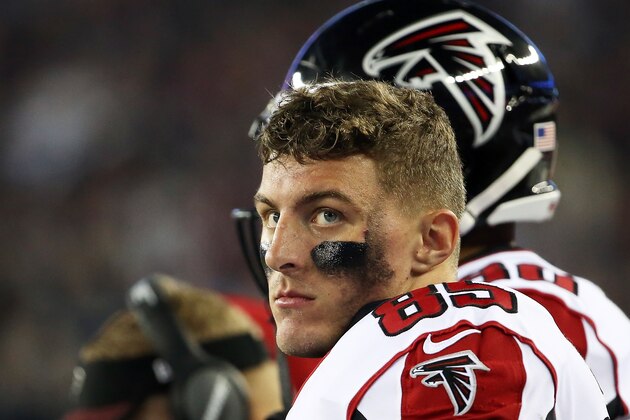FOXBORO, MA - OCTOBER 22:  Eric Saubert #85 of the Atlanta Falcons looks on during the first quarter of a game against the New England Patriots at Gillette Stadium on October 22, 2017 in Foxboro, Massachusetts.  (Photo by Adam Glanzman/Getty Images) *** Local Caption ***