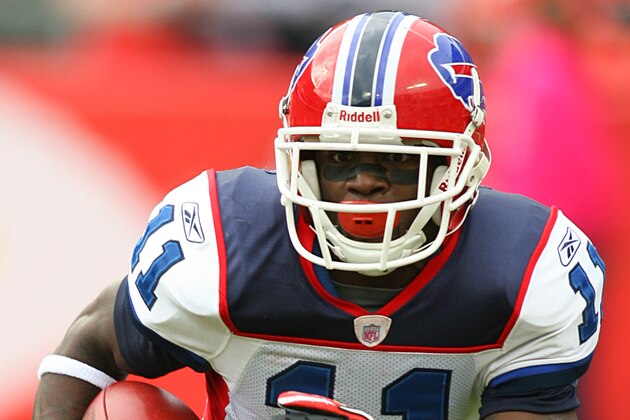 KANSAS CITY, MO - OCTOBER 31:  Wide receiver Roscoe Parrish #11 of the Buffalo Bills runs down field in a game against the Kansas City Chiefs on October 31, 2010 at Arrowhead Stadium in Kansas City, Missouri.  The Chiefs won 13-10. (Photo by Josh Umphrey/Getty Images)