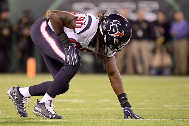 EAST RUTHERFORD, NJ - DECEMBER 15:  Jadeveon Clowney #90 of the Houston Texans lines up for the play against the New York Jets at MetLife Stadium on December 15, 2018 in East Rutherford, New Jersey.  (Photo by Steven Ryan/Getty Images)