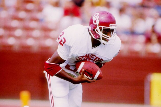 24 Sep 1988:  Mike Gaddis of the Oklahoma Sooners runs down the field during a game against the USC Trojans at the Los Angeles Memorial Coliseum in Los Angeles, California.  USC won the game 23-7. Mandatory Credit: Tim de Frisco  /Allsport