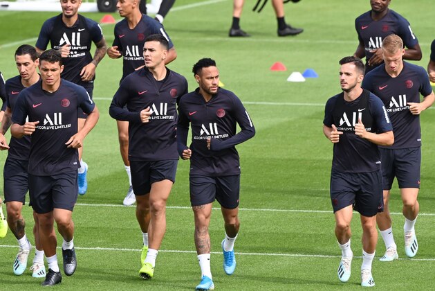 (LtoR) Paris Saint-Germain's Argentine midfielder Angel Di Maria, Paris Saint-Germain's Spanish defender Juan Bernat, Paris Saint-Germain's Argentine midfielder Leandro Paredes, Paris Saint-Germain's Brazilian forward Neymar and Paris Saint-Germain's Spanish midfielder Pablo Sarabia attend a training session of French L1 football club Paris Saint-Germain in Saint-Germain-en-Laye, near Paris, on August 10, 2019. (Photo by DOMINIQUE FAGET / AFP)        (Photo credit should read DOMINIQUE FAGET/AFP/Getty Images)