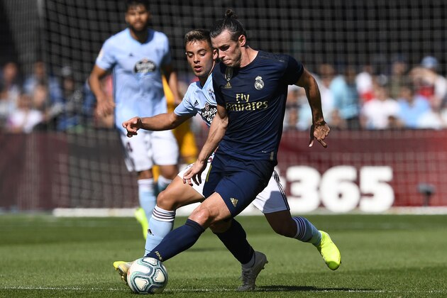 VIGO, SPAIN - AUGUST 17: David Costas of RC Celta competes for the ball with Gareth Bale of Real Madrid during the Liga match between RC Celta de Vigo and Real Madrid CF at Abanca-Balaídos on August 17, 2019 in Vigo, Spain. (Photo by Octavio Passos/Getty Images)