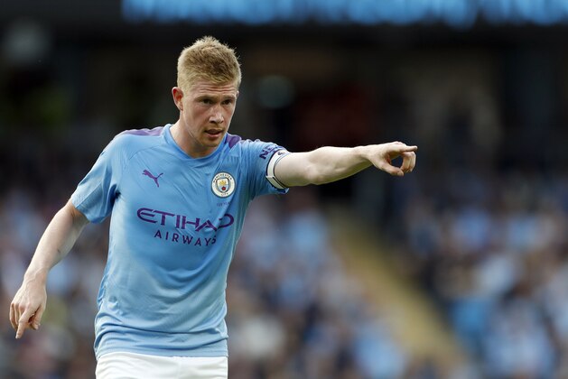 Manchester City's Kevin De Bruyne instructions to his players during the English Premier League soccer match between Manchester City and Tottenham Hotspur at Etihad stadium in Manchester, England, Saturday, Aug. 17, 2019. (AP Photo/Rui Vieira)