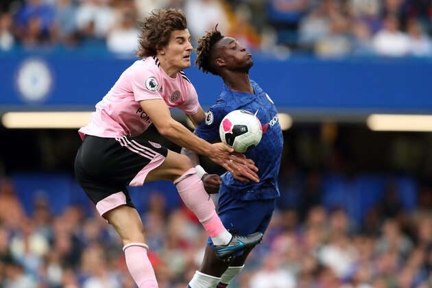 LONDON, ENGLAND - AUGUST 18: Caglar Soyuncu of Leicester City and Tammy Abraham of Chelsea during the Premier League match between Chelsea FC and Leicester City at Stamford Bridge on August 18, 2019 in London, United Kingdom. (Photo by James Williamson - AMA/Getty Images)