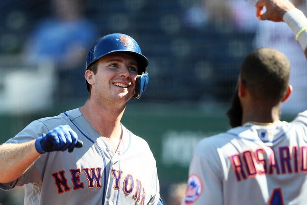 KANSAS CITY, MISSOURI - AUGUST 18:  Pete Alonso #20 of the New York Mets is congratulated by Amed Rosario #1 after hitting a home run during the 8th inning of the game against the Kansas City Royals at Kauffman Stadium on August 18, 2019 in Kansas City, Missouri. (Photo by Jamie Squire/Getty Images)