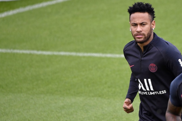 PARIS, FRANCE - AUGUST 17: Neymar Jr warms up during a Paris Saint-Germain training session at Centre Ooredoo on August 17, 2019 in Paris, France. (Photo by Aurelien Meunier/Getty Images)