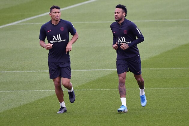PARIS, FRANCE - AUGUST 17: Neymar Jr and Thiago Silva warmup during a Paris Saint-Germain training session at Centre Ooredoo on August 17, 2019 in Paris, France. (Photo by Aurelien Meunier/Getty Images)