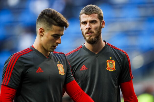 MADRID, SPAIN - JUNE 10: (L-R) Kepa Arrizabalaga of Spain, David de Gea of Spain during the  EURO Qualifier match between Spain  v Sweden  at the Estadio Santiago Bernabeu on June 10, 2019 in Madrid Spain (Photo by David S. Bustamante/Soccrates/Getty Images)
