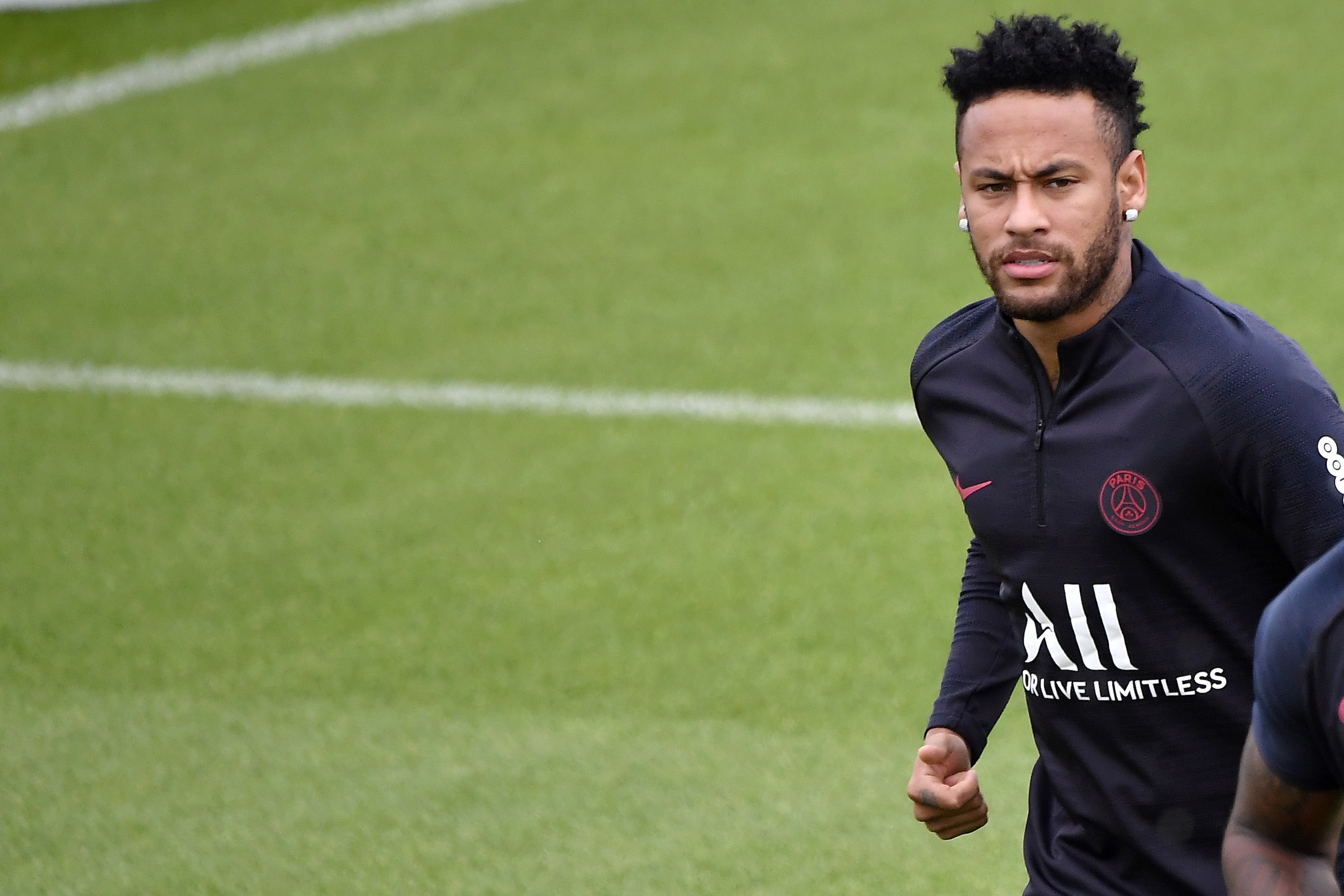 PARIS, FRANCE - AUGUST 17: Neymar Jr warms up during a Paris Saint-Germain training session at Centre Ooredoo on August 17, 2019 in Paris, France. (Photo by Aurelien Meunier/Getty Images)
