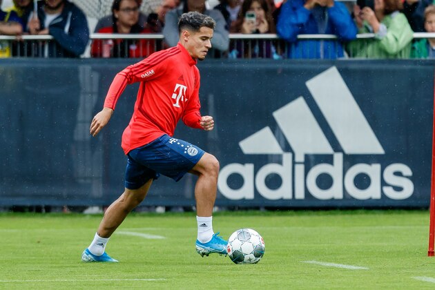 MUNICH, GERMANY - MARCH 20: Philippe Coutinho of FC Bayern Muenchen controls the ball during a Bayern Muenchen training session at training grounds on the Saebener Strasse on March 20, 2019 in Munich, Germany. (Photo by TF-Images/Getty Images)