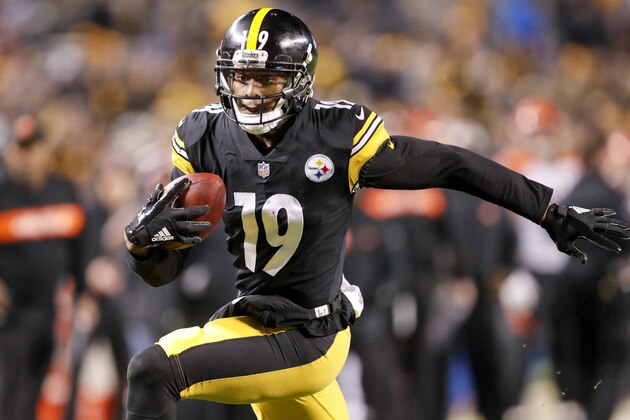 Pittsburgh Steelers wide receiver JuJu Smith-Schuster (19) heads to the end zone for a touchdown after making a catch against the Cincinnati Bengals in the third quarter of an NFL football game against the Cincinnati Bengals, Sunday, Dec. 30, 2018, in Pittsburgh. Driskel recovered the fumble. (AP Photo/Don Wright)