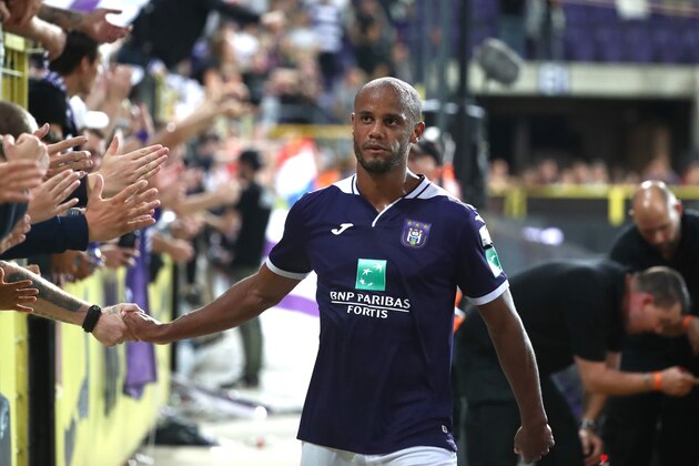 BRUSSELS, BELGIUM - AUGUST 09: Vincent Kompany of Anderlecht looks dejected during the Jupiler Pro League match between RSC Anderlecht and KV Mechelen at Lotto Park on August 9, 2019 in Brussels, Belgium. (Photo by Vincent Van Doornick/Isosport/MB Media/Getty Images)