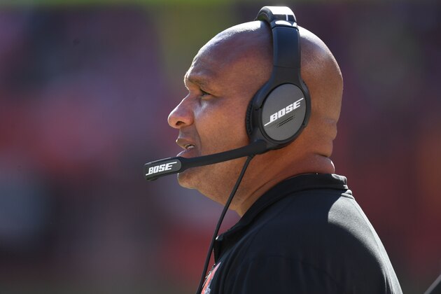 CLEVELAND, OH - OCTOBER 14: Head coach Hue Jackson of the Cleveland Browns reacts to a play in the second half against the Los Angeles Chargers at FirstEnergy Stadium on October 14, 2018 in Cleveland, Ohio. (Photo by Jason Miller/Getty Images)