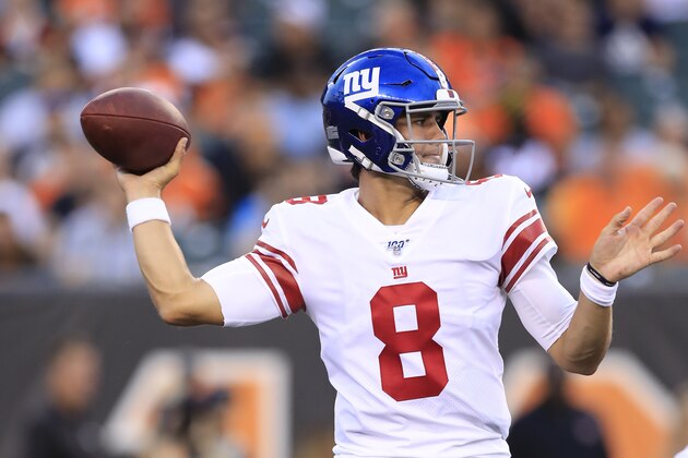 CINCINNATI, OHIO - AUGUST 22:  Daniel Jones #8 of the New York Giants throws the ball against the Cincinnati Bengals at Paul Brown Stadium on August 22, 2019 in Cincinnati, Ohio. (Photo by Andy Lyons/Getty Images)