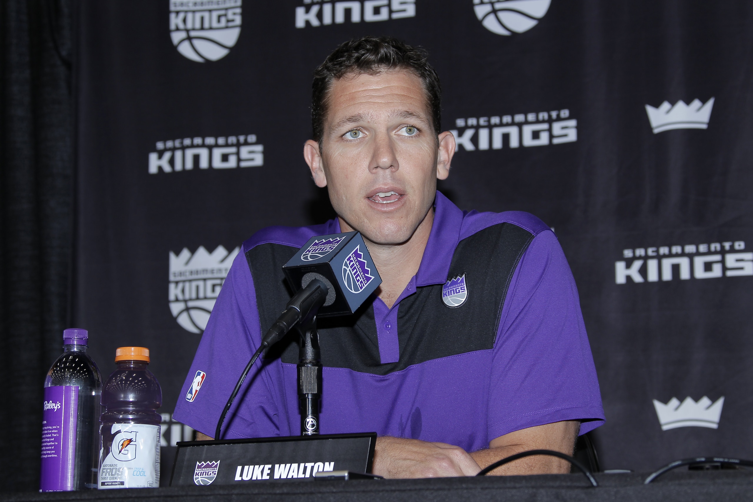 SACRAMENTO, CA - APRIL 15 : Vlade Divac introduces Luke Walton as the new Head Coach of the Sacramento Kings at a press conference on April 15, 2019 at the Golden 1 Center in Sacramento, California. NOTE TO USER: User expressly acknowledges and agrees that, by downloading and/or using this Photograph, user is consenting to the terms and conditions of the Getty Images License Agreement. Mandatory Copyright Notice: Copyright 2019 NBAE (Photo by Rocky Widner/NBAE via Getty Images)