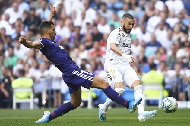 MADRID, SPAIN - AUGUST 24: Karim Benzema of Real Madrid competes for the ball with Javier Moyano of Real Valladolid during the Liga match between Real Madrid CF and Real Valladolid CF at Estadio Santiago Bernabeu on August 24, 2019 in Madrid, Spain. (Photo by Quality Sport Images/Getty Images)